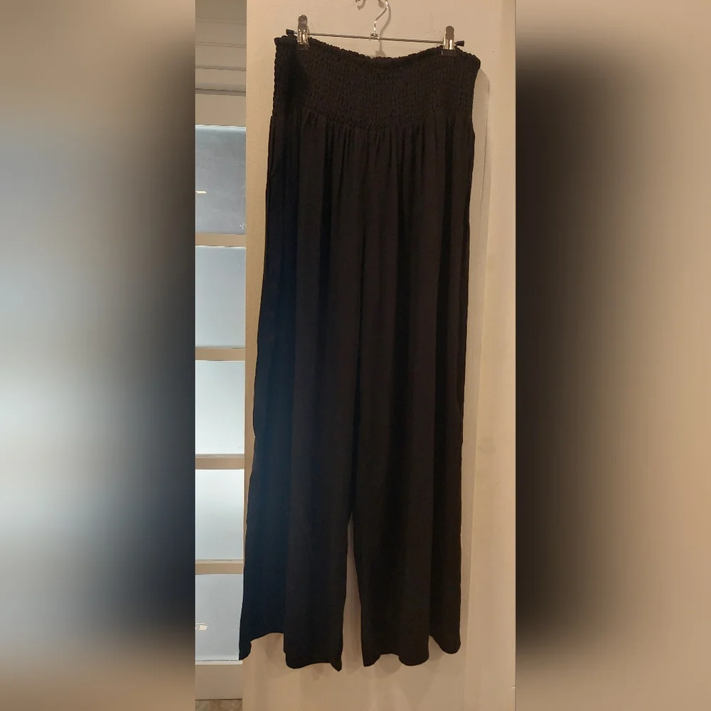 Elegant Black Wide Leg Jumpsuit - Picture 1 of 8